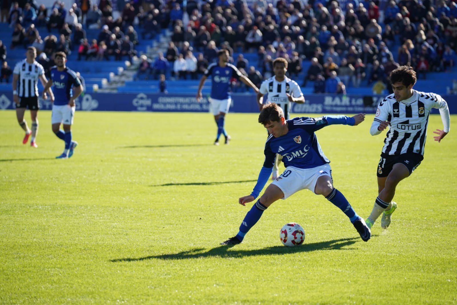 Victoria del Linares ante el Linense en Linarejos