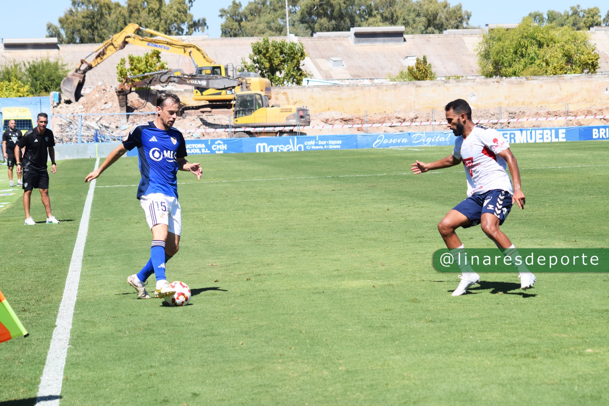 Javi Lara se retira del Linares Deportivo y no acabando su contrato .