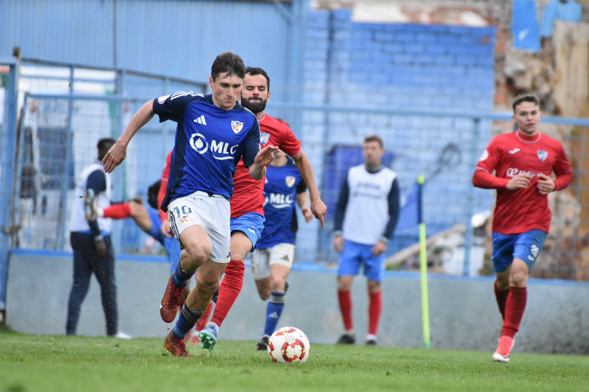 Los errores defensivos le pasa factura al Linares Deportivo