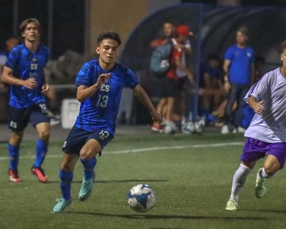 Mario Erazo, talento internacional salvadoreño, hará la pretemporada con el primer equipo del Linares Deportivo