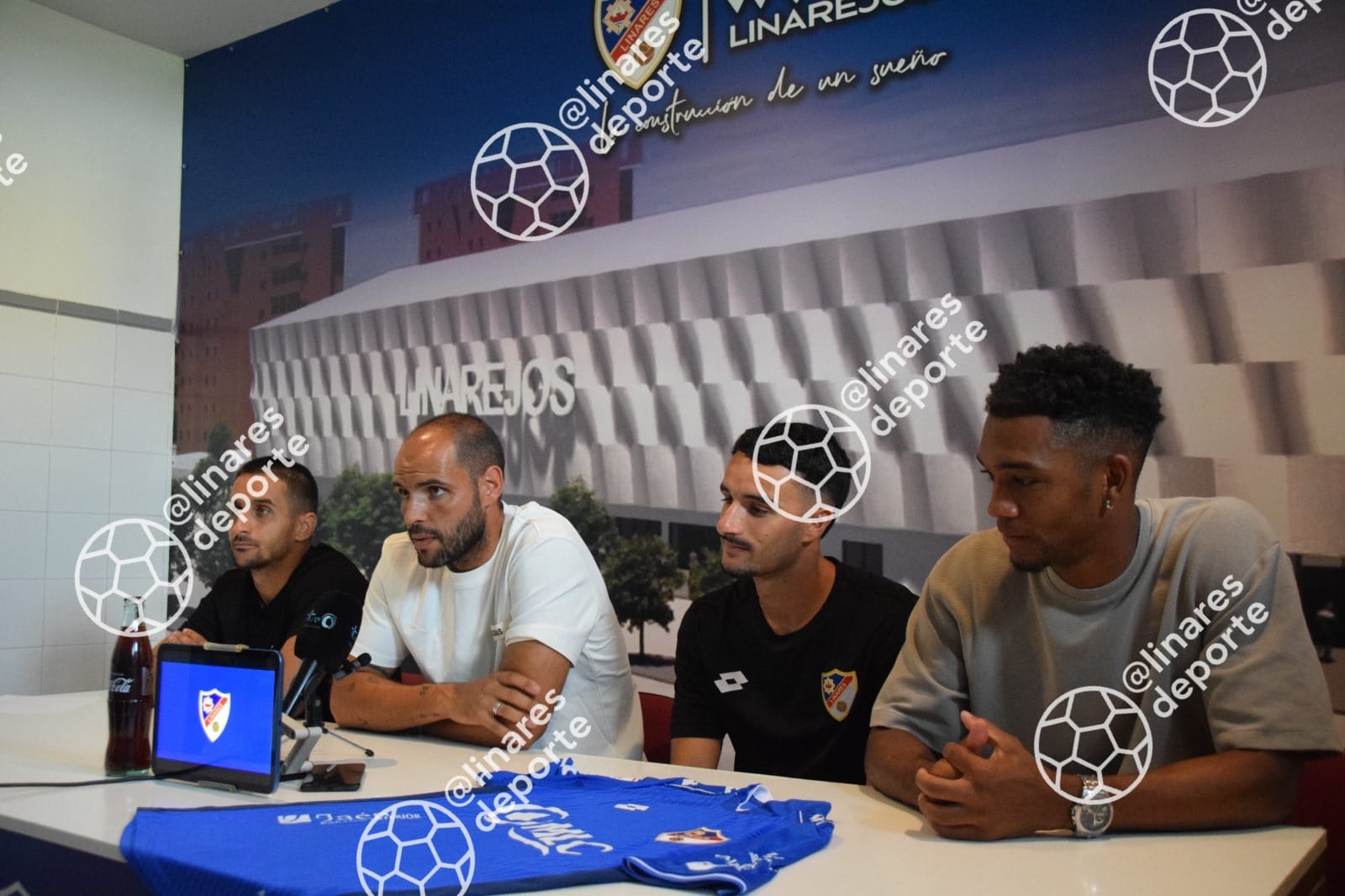Refuerzos Azulillos a Bordo! El Linares Deportivo Presenta a Mani Jas, Víctor López y Luis Aguado