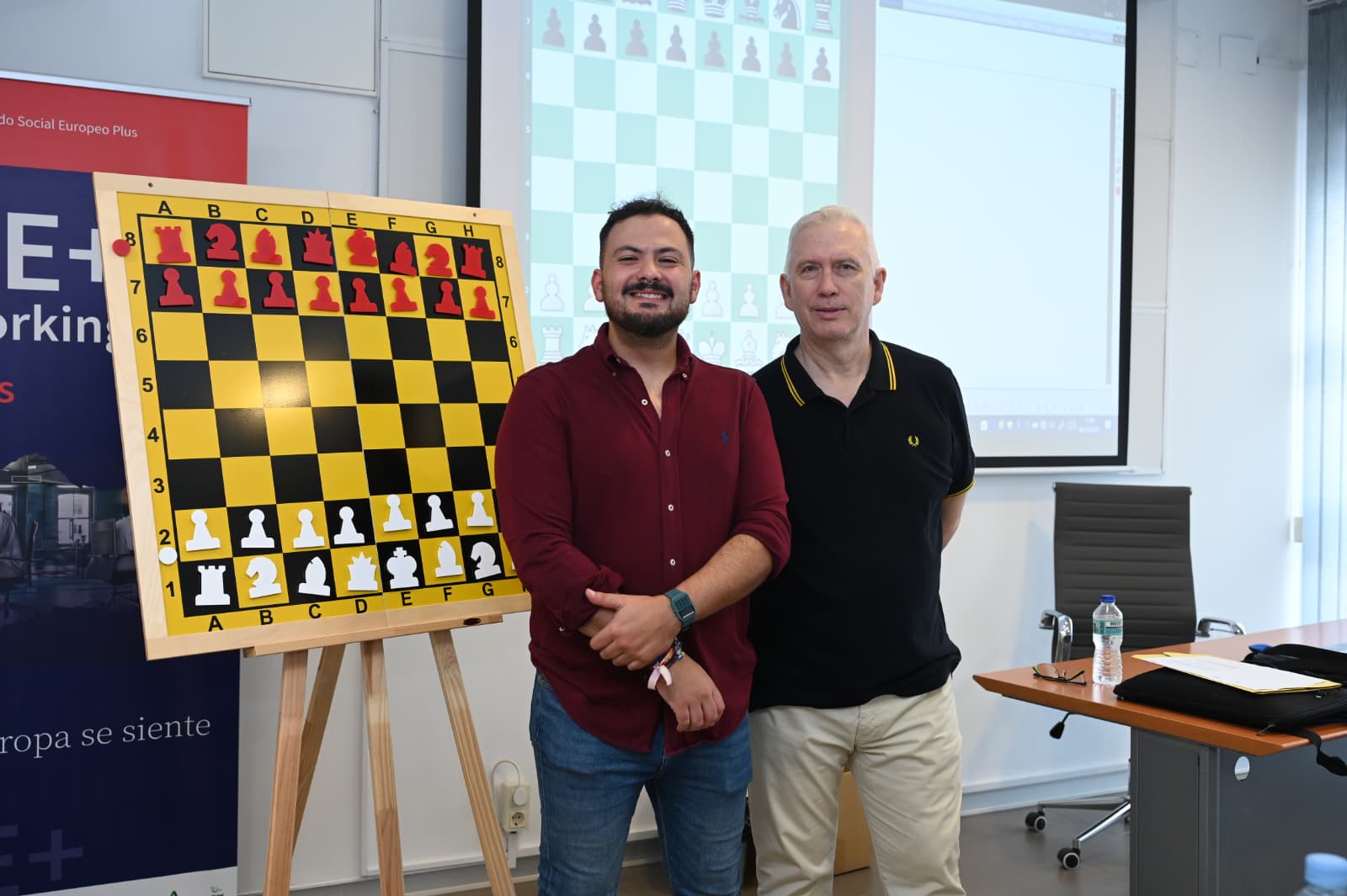 Linares abre su Escuela Municipal de Ajedrez con gran acogida juvenil