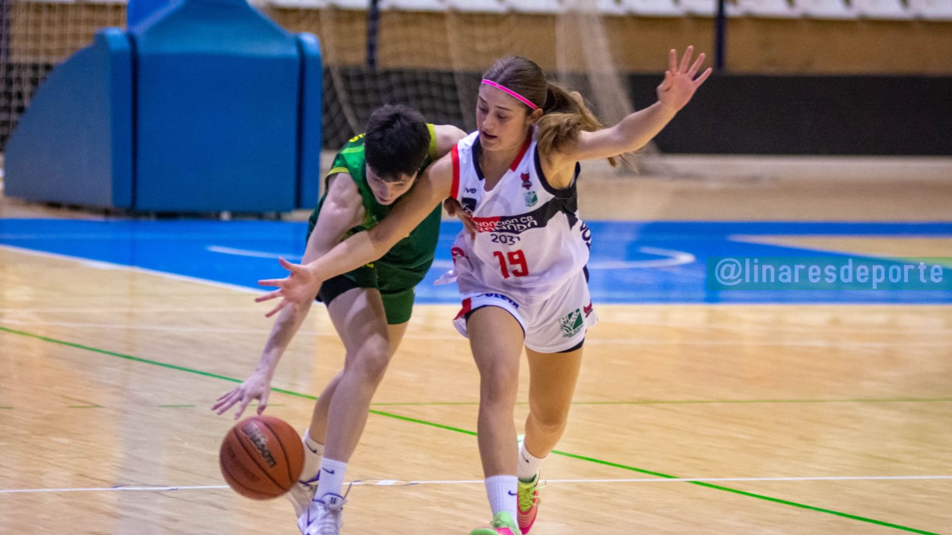 Fundación CB Granada impone su autoridad en Linares y se lleva el triunfo con claridad (36-62)