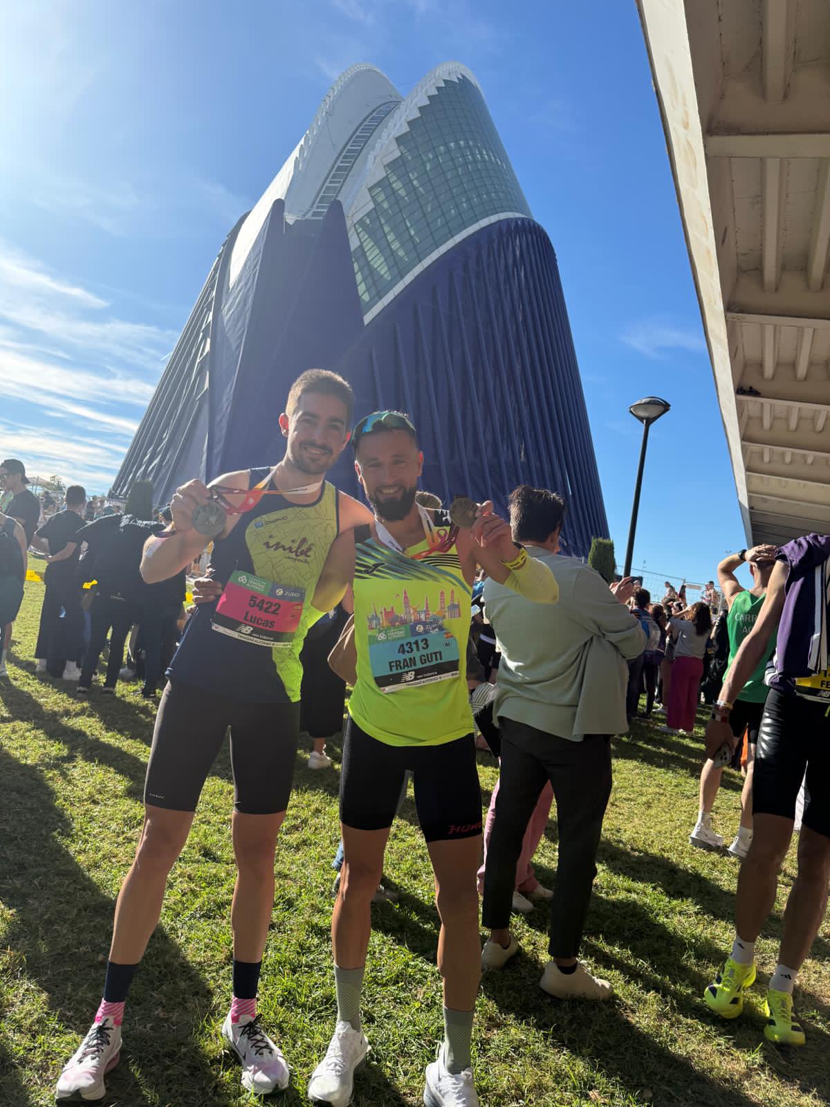 Gran actuación de los linarenses Francisco Javier Guierrez «Guti» y Lucas Esteban en la Maratón de Valencia