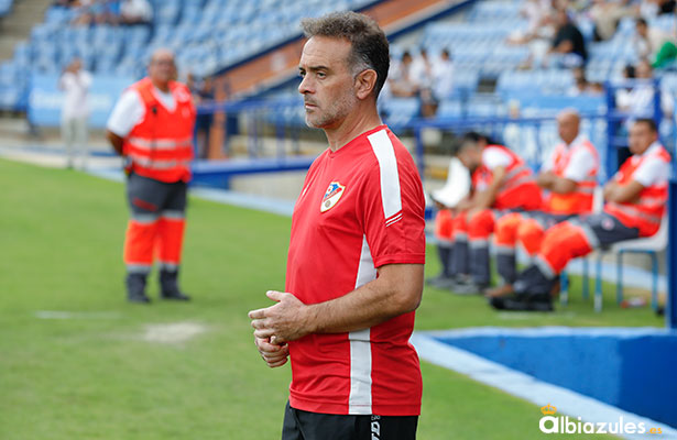 Pedro Díaz deja de ser entrenador del Linares Deportivo