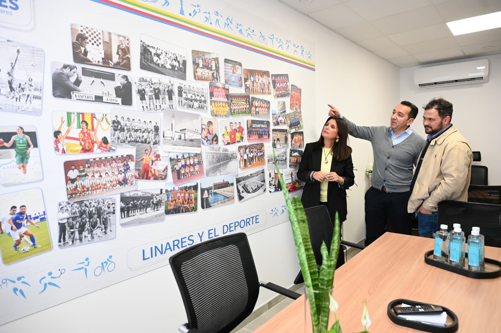 Los deportistas históricos de Linares ya lucen en un mural conmemorativo en el Centro de Atención al Deportista del Polideportivo San José