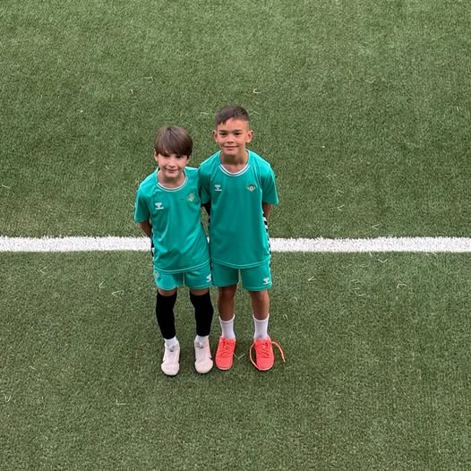 Dos jóvenes talentos del Benjamín B del Linares cf se forman en la cantera del Real Betis
