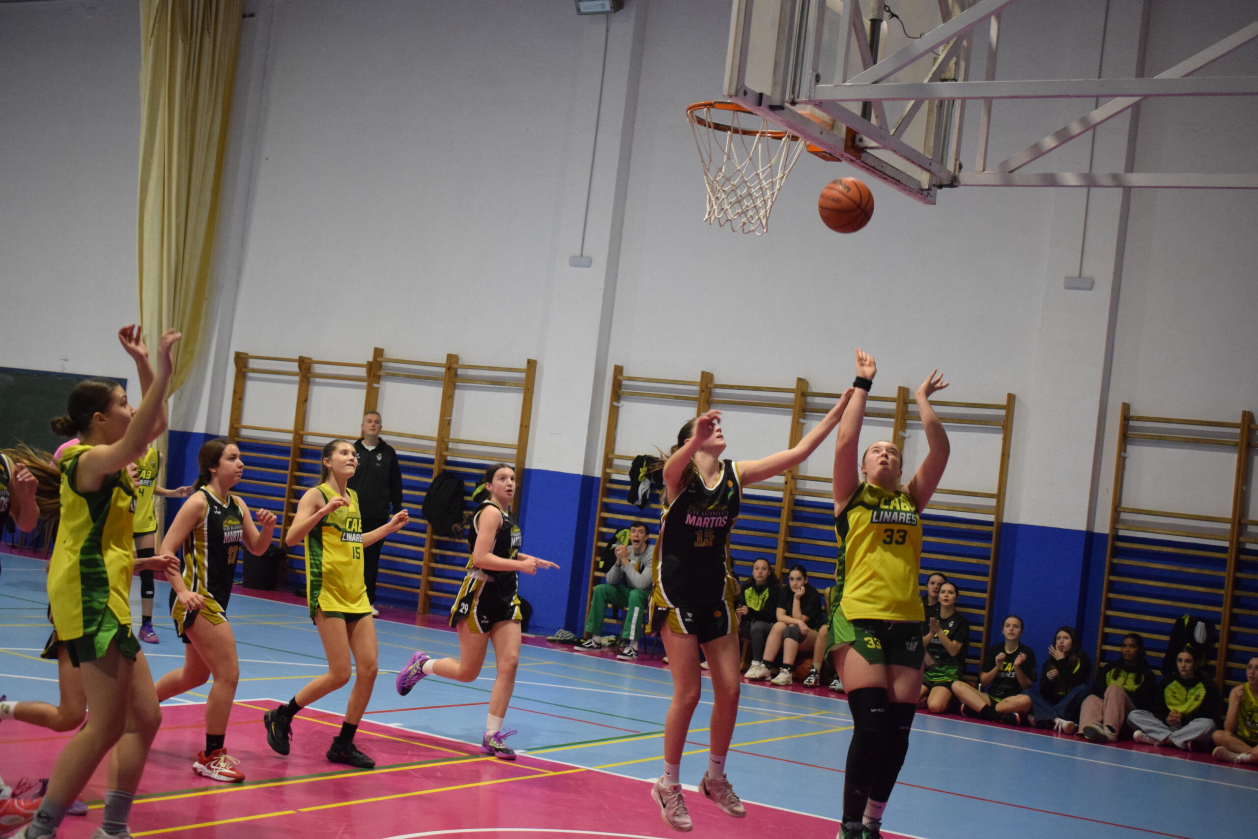 El Cablinares firma una gran remontada ante Martos y acaricia el Campeonato de Andalucía