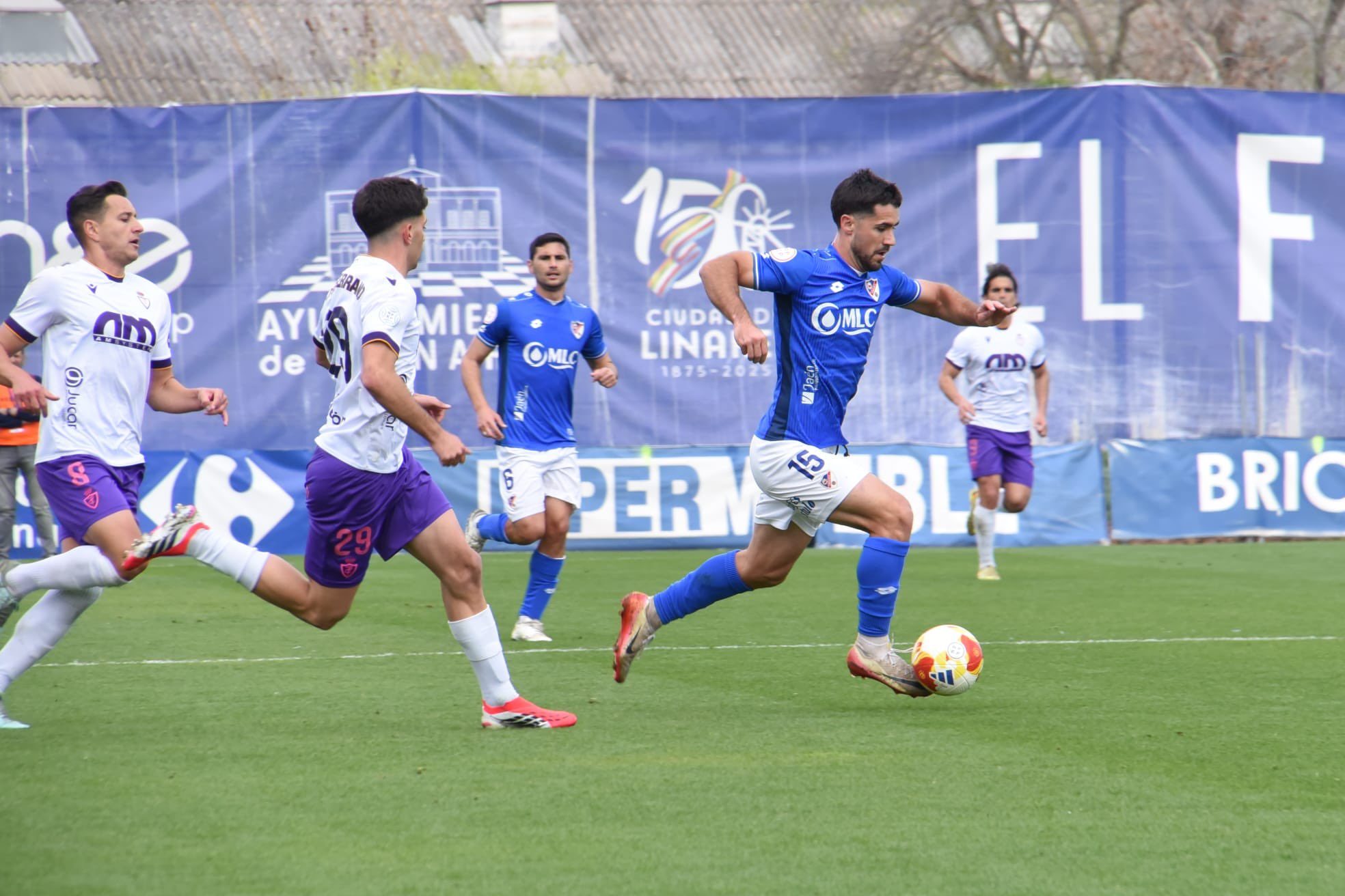Se le escapó el derbi al Linares en la última jugada