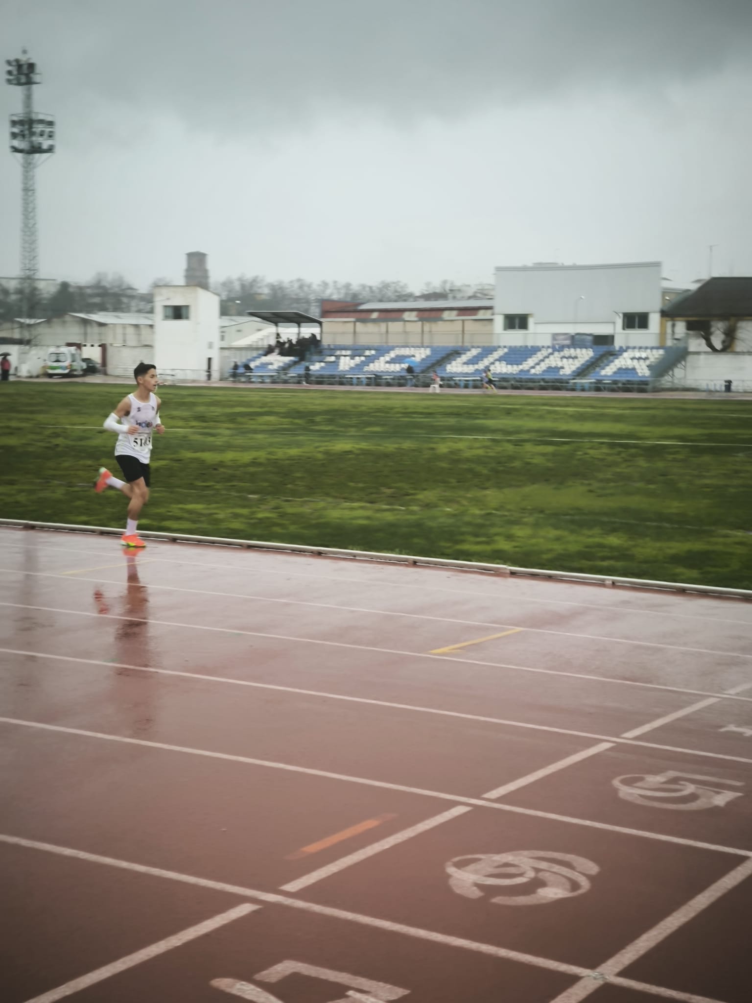 Hugo Gutiérrez domina los 3.000 metros Sub14 con una exhibición de fuerza y ritmo