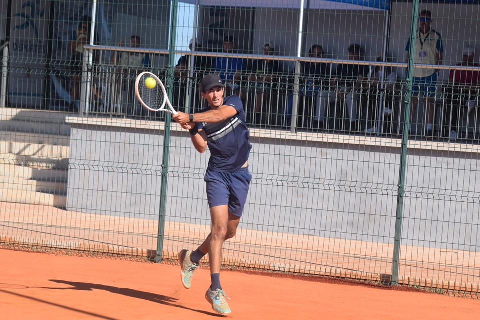 El XL Open de Tenis Ciudad de Linares emoción y talento en los octavos de final